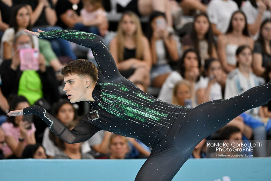 El oleirense Lucas Yáñez revalida su título mundial júnior en patinaje artístico