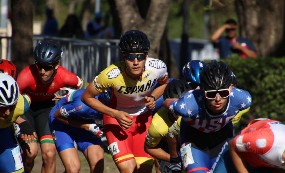 Manu Taibo, el niño que se hace mayor sobre ruedas y a toda velocidad