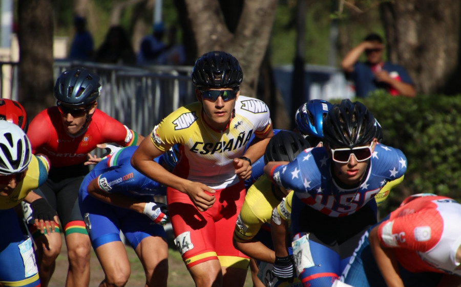 Manu Taibo, el niño que se hace mayor sobre ruedas y a toda velocidad