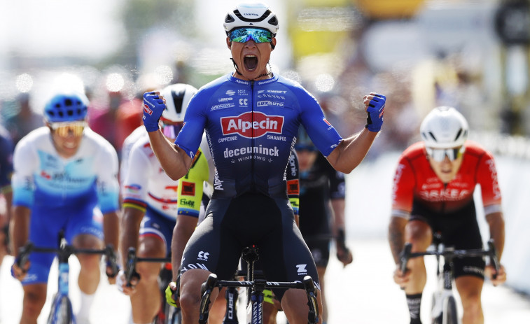 Philipsen gana al esprint la carrera del adiós para Valverde y Nibali