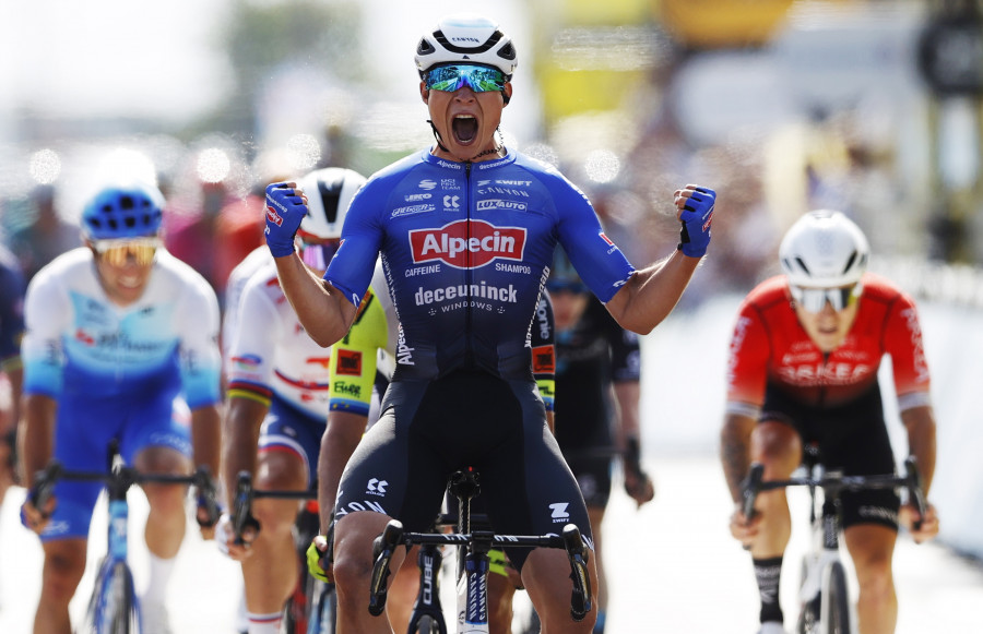 Philipsen gana al esprint la carrera del adiós para Valverde y Nibali