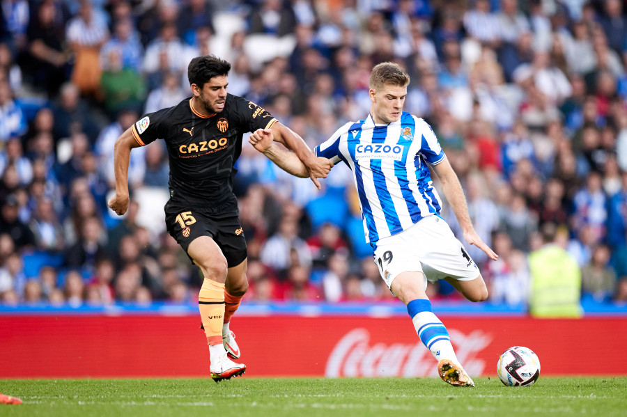 La Real Sociedad resiste con diez ante el Valencia