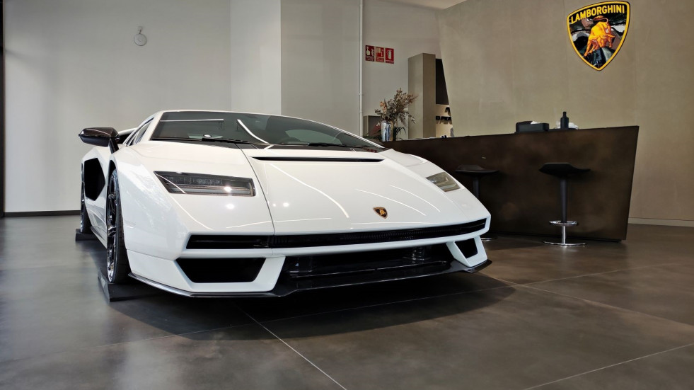 Quadis vende en Barcelona una edición limitada del Lamborghini Countach por 2,8 millones de euros