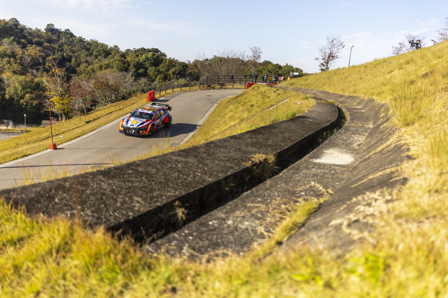 Dani Sordo abandona el Rally de Japón tras incendiarse su Hyundai
