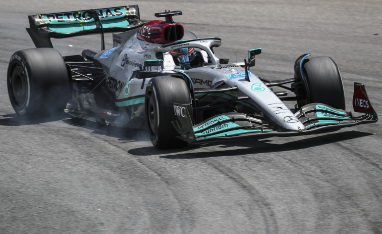 Russell sale primero y Sainz minimiza daños en Brasil