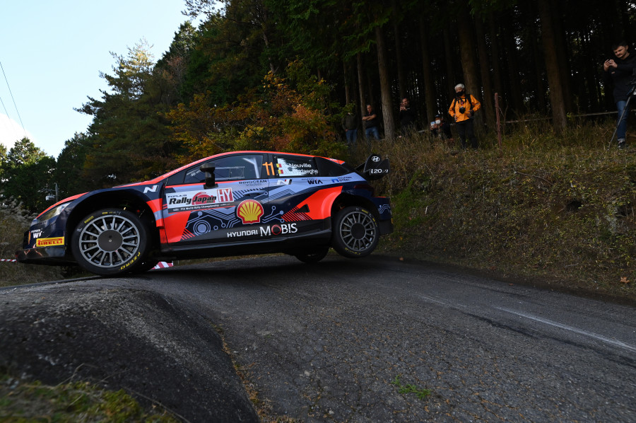 Neuville gana en Japón la última etapa del Mundial que coronó a Rovanperä