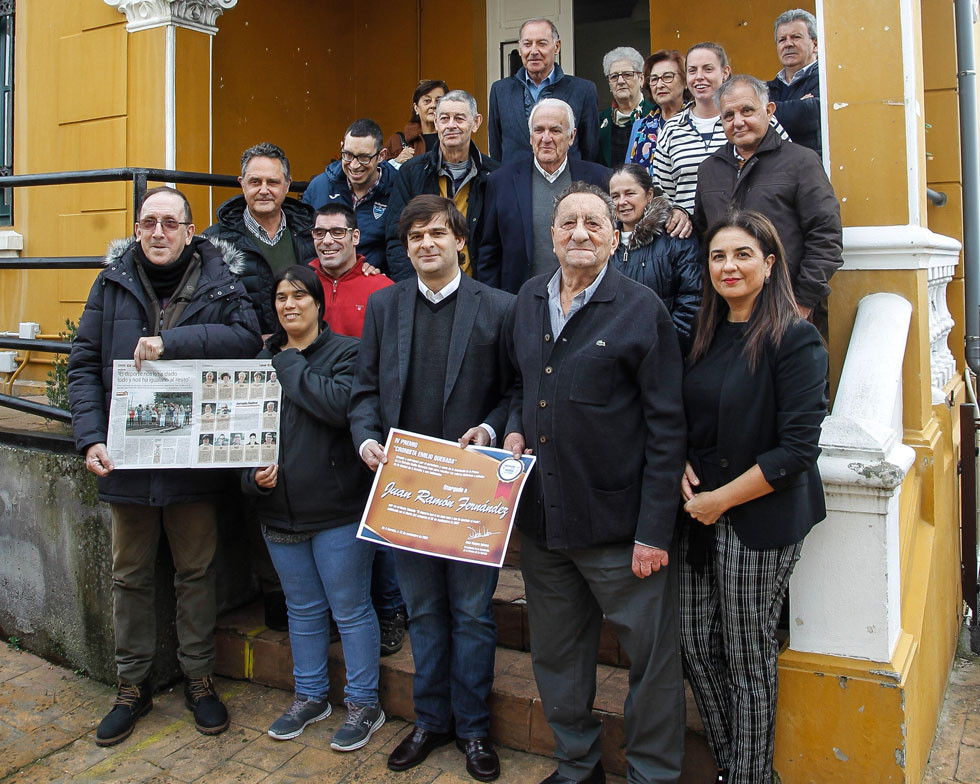 Juan Ramu00f3n Fernu00e1ndez recibe el premio Cronista Emilio Quesada