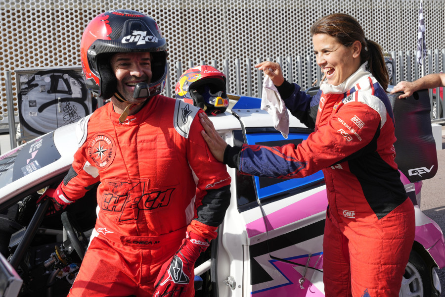 Carlos Checa y Laia Sanz impulsan al Astara hacía su Dakar más sostenible