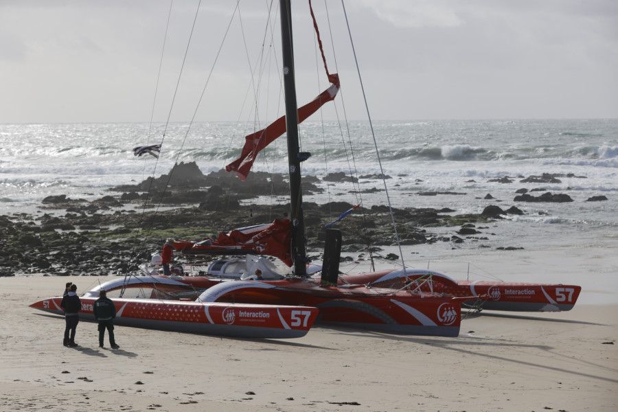 Capitanía Marítima espera el plan de retirada del trimarán 'Interaction'