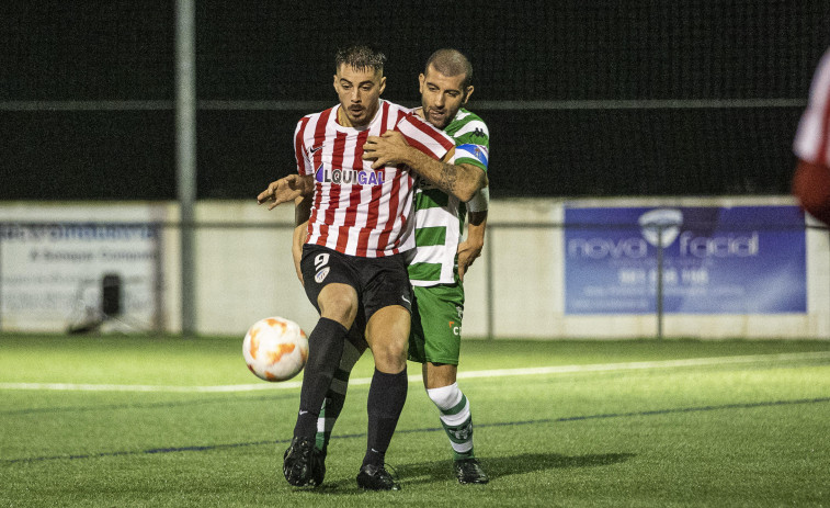 El Arteixo se lleva un derbi tenso con una roja y once tarjetas amarillas