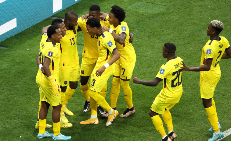 El ecuatoriano Valencia imparte una lección de fútbol a Qatar