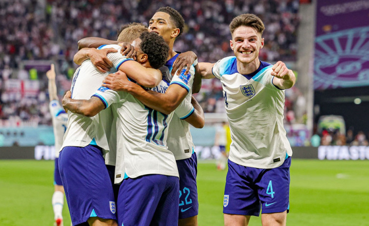 Inglaterra golea a Irán y se viste de favorita (6-2)