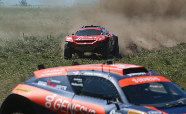 Carlos Sainz y Laia Sanz dominan la clasificación del Extreme-E en Uruguay