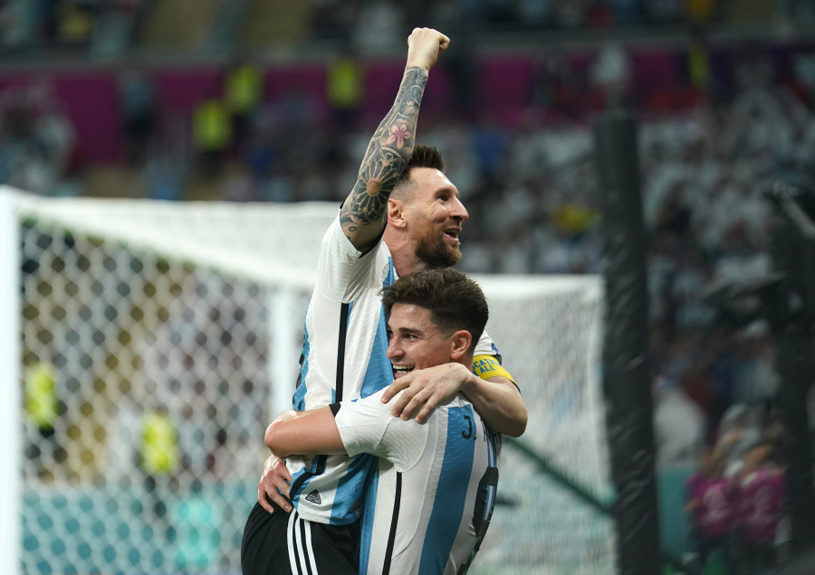 Messi alcanza los mil y Argentina los cuartos