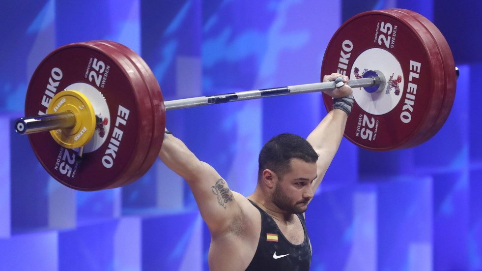 Víctor Castro renuncia al Mundial de halterofilia por el nacimiento de su hija