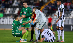 El Badajoz se carga a un triste Depor en el último instante