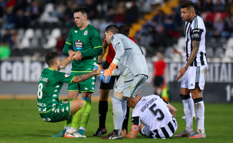 El Badajoz se carga a un triste Depor en el último instante