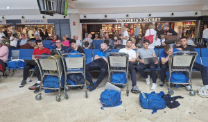 El Teucro se queda tirado en el aeropuerto