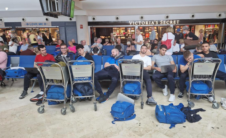 El Teucro se queda tirado en el aeropuerto