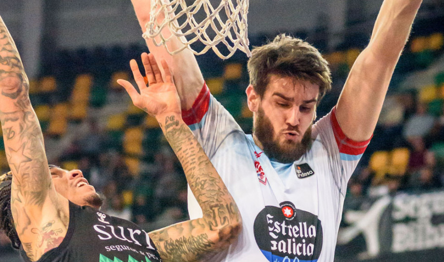 Dragan Bender sufre una lesión en la rodilla izquierda