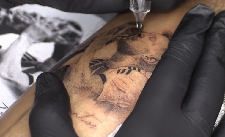 Fiebre por los tatuajes con la  cara de Messi sin control en Rosario