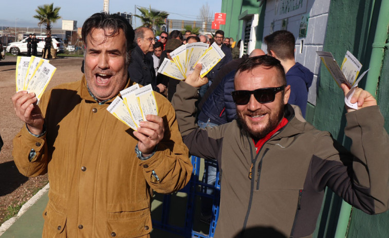 Colas de más de dos horas para hacerse con las primeras entradas