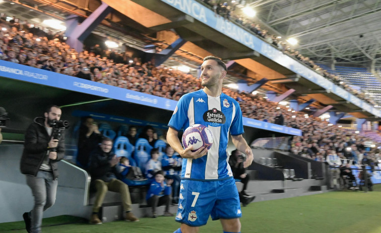 Lucas Pérez, de los focos al barro