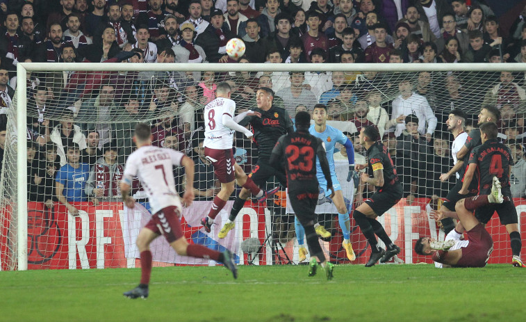 El Mallorca sufre pero tumba al Pontevedra en la prórroga (0-2)