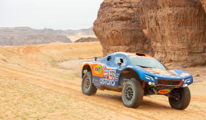 Laia Sanz sale ilesa, pero su coche queda destrozado en el Dakar