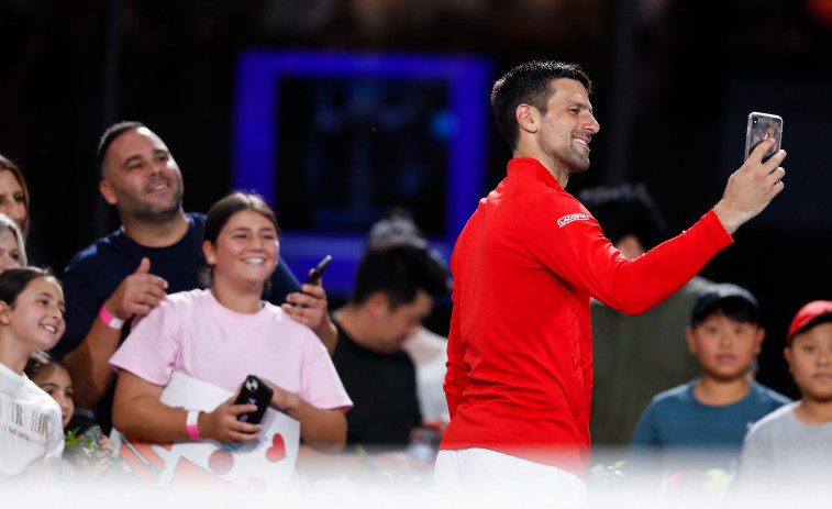 Djokovic no falla ante Medvedev y luchará por el título ante Korda
