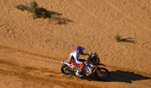 Mason Klein recupera el liderato en motos en el Dakar