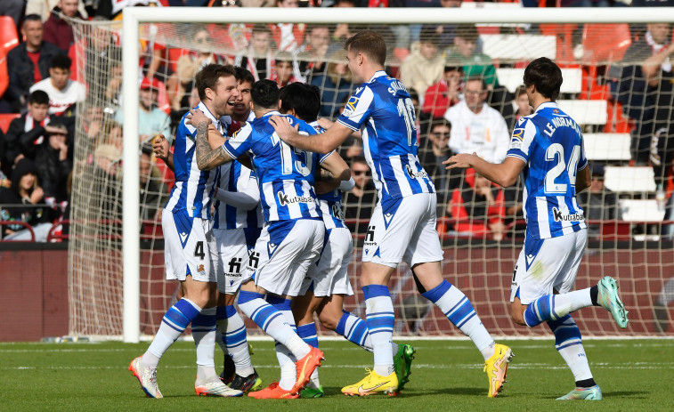 Silva y Sörloth afianzan en Champions a la Real Sociedad y frenan al Almería (0-2)