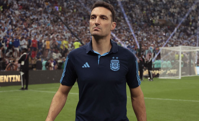 Lionel  Scaloni recibe un homenaje del primer equipo que dirigió en Mallorca