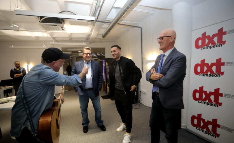 La música recibe a Lucas Pérez en el Palacio