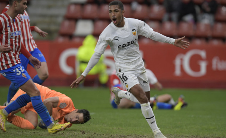 El Valencia golea y elimina a un Sporting que se mostró inferior (0-4)