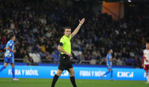 Román Román arbitrará el Racing-Depor