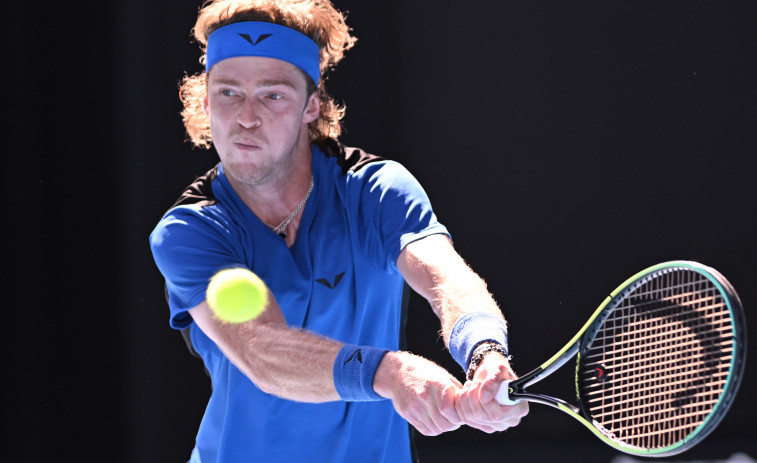 Rublev se clasifica para cuartos tras ganar un choque dramático a Rune