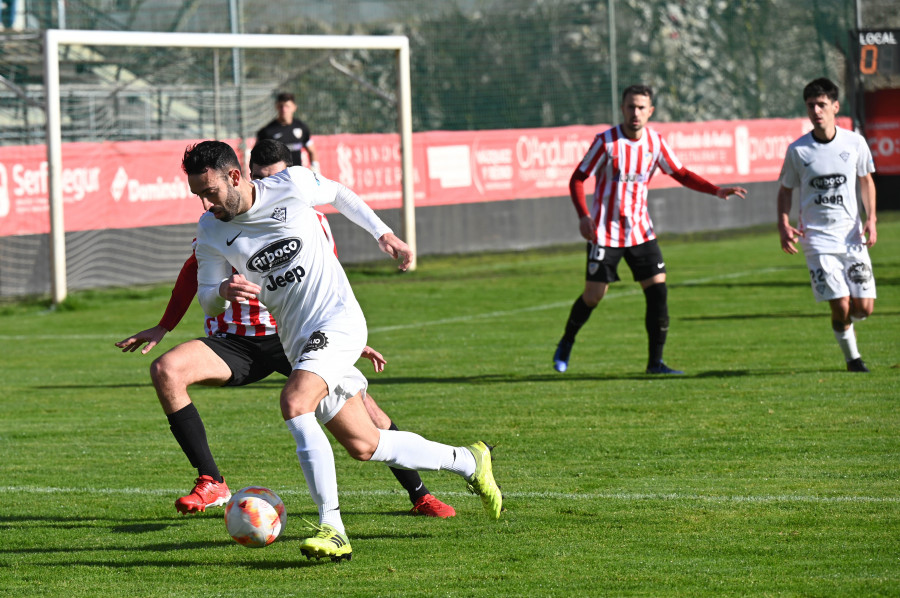 El Silva recupera la solidez: empate en Arteixo jugando 20 minutos con diez