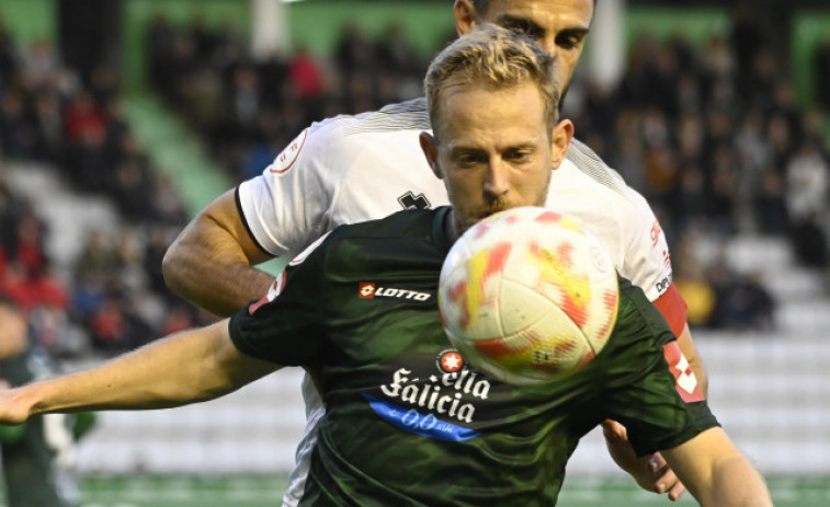 El Racing de Ferrol rescinde a Dani Nieto, disconforme por falta de minutos