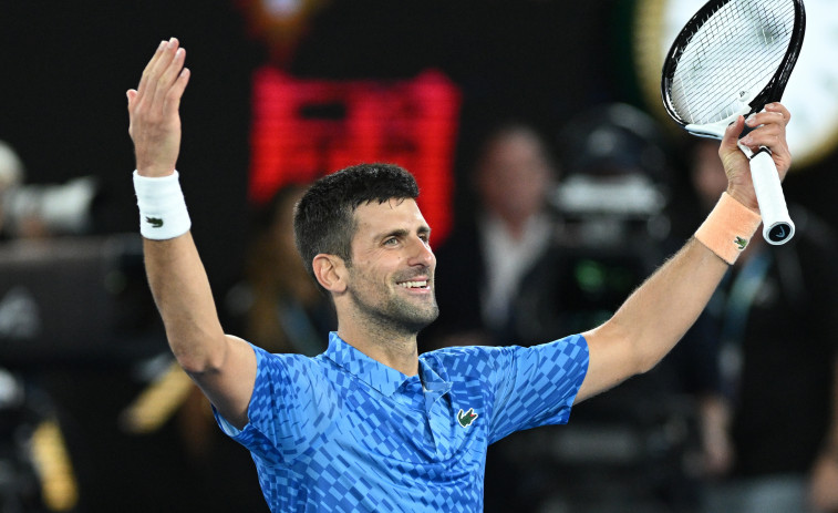 Djokovic se impone a Tsitsipas e iguala a Nadal con 22 Grand Slam