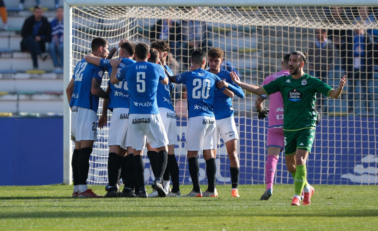 2-2. El Depor cede en el descuento y a balón parado