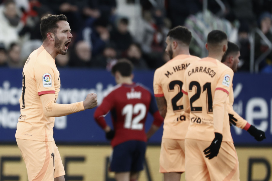 Saúl devuelve la sonrisa al Atlético en Pamplona