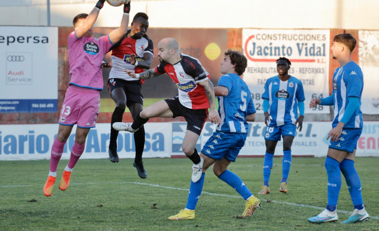 El Fabril defiende el liderato en A Lomba y le gana el golaveraje al Arosa
