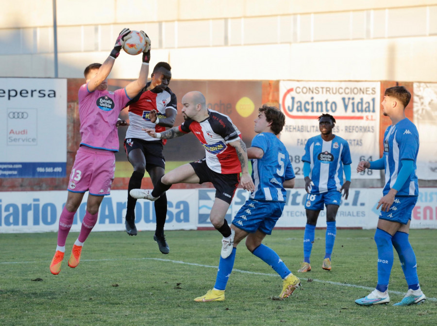 El Fabril defiende el liderato en A Lomba y le gana el golaveraje al Arosa