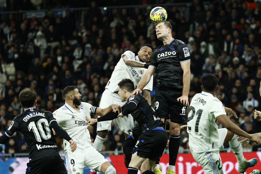 El Madrid se atasca ante la Real Sociedad y se aleja del Barcelona