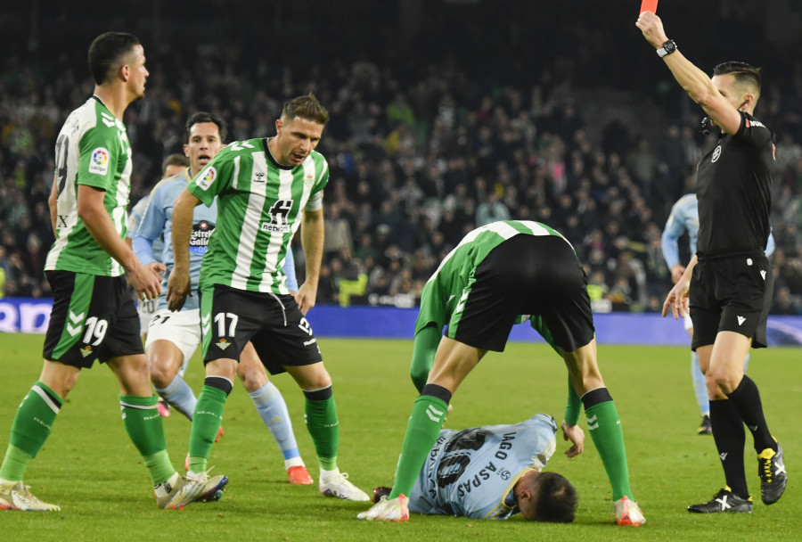 Competición sanciona con un partido a Luiz Felipe y retira amarilla a Aspas