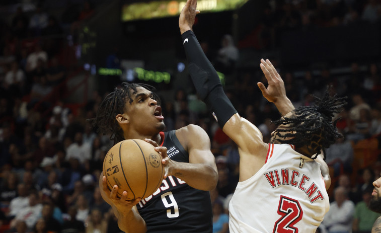 Jimmy Butler salva un pobre partido ante Houston con una genialidad