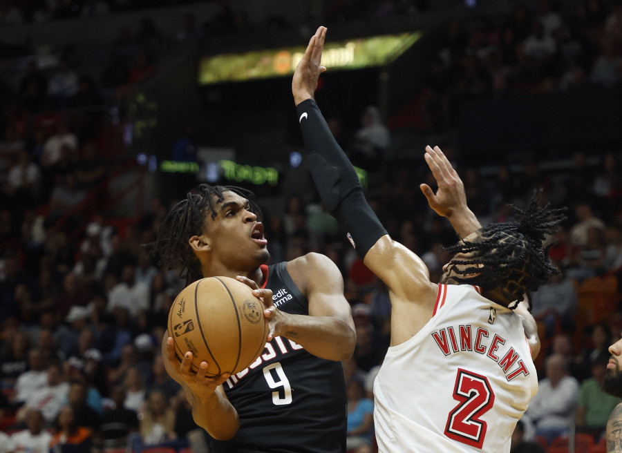 Jimmy Butler salva un pobre partido ante Houston con una genialidad