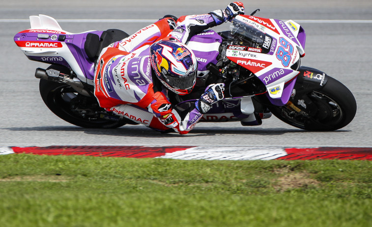 Jorge Martín domina en una jornada pasada por agua en Sepang