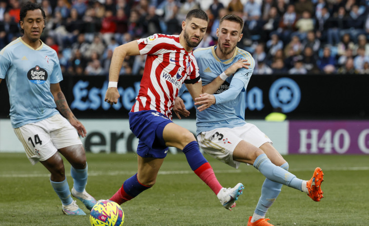 Las paradas de Oblak y un gol de Depay salvan al Atlético en Balaídos